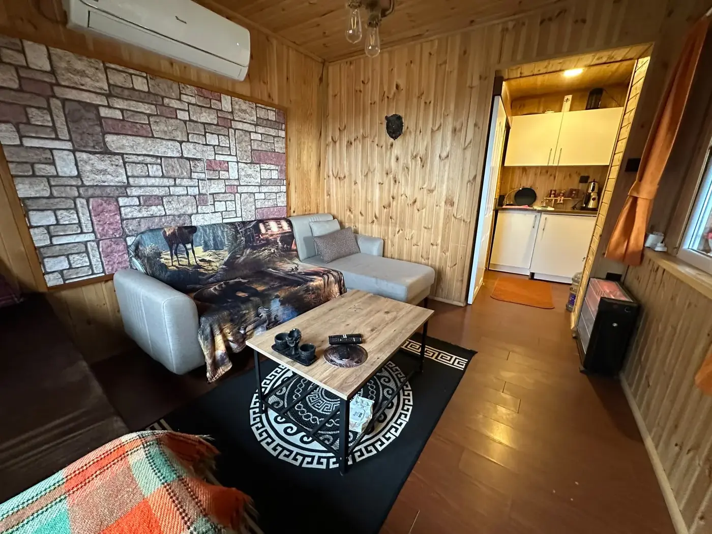 Bursa bungalov salon ve mutfak alanı